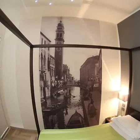 מלון Santa Lucia 3*